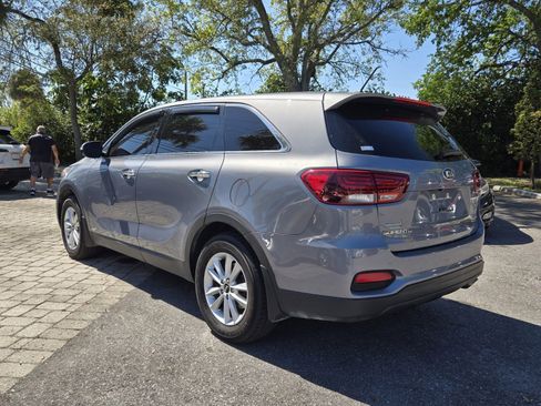 Used 2020 Kia Sorento LX image 5