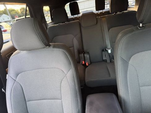 Used 2017 Ford Explorer XLT w/ Equipment Group 201A AWD/4WD image 21