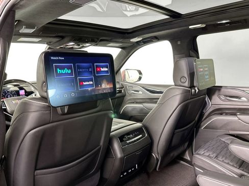 Used 2024 Cadillac Escalade ESV V w/ LPO, ONYX Package AWD/4WD image 26