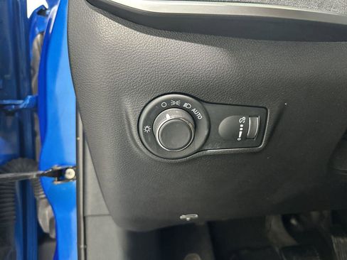 Used 2023 Jeep Compass Sport image 18