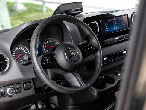 Used 2025 Mercedes-Benz Sprinter 2500 w/ Dashboard Charging Package image 12
