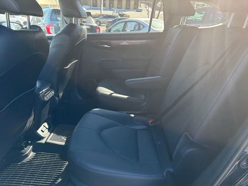 Used 2022 Toyota Highlander Limited image 22