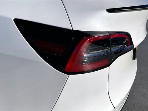 Used 2025 Tesla Model Y Performance image 21