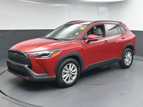 Certified 2023 Toyota Corolla Cross LE image 4