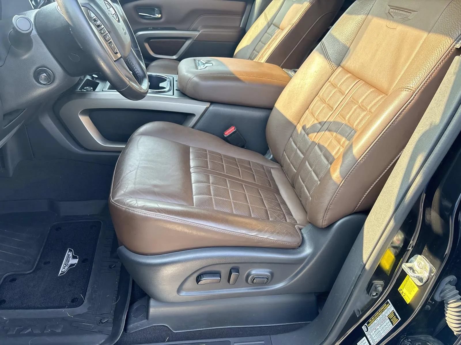 Used 2023 Nissan Titan Platinum Reserve w/ Moonroof Package AWD/4WD image 25