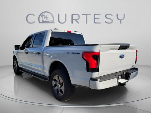Used 2023 Ford F150 Lightning XLT AWD/4WD image 2