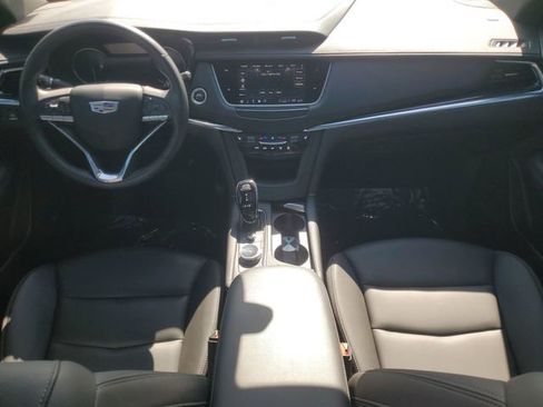 Used 2023 Cadillac XT6 Luxury image 14