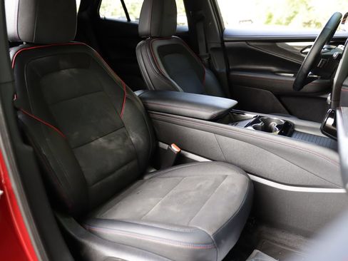 Used 2025 Chevrolet Blazer EV RS AWD/4WD image 32