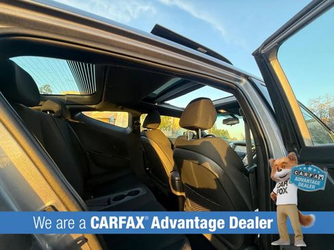 Used 2017 Hyundai Veloster Value Edition image 6