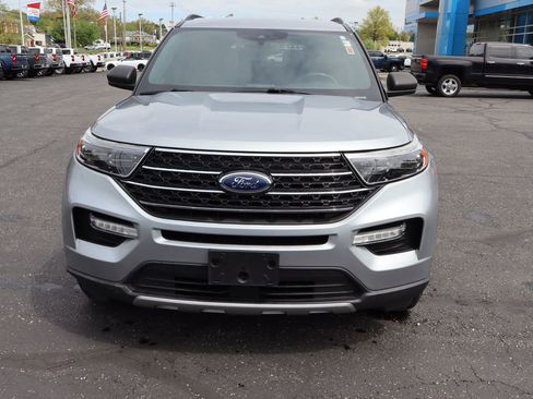 Used 2020 Ford Explorer XLT w/ Equipment Group 202A AWD/4WD image 35