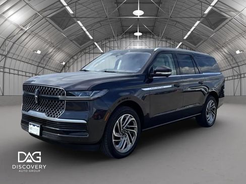 Used 2025 Lincoln Navigator L Reserve AWD/4WD image 1