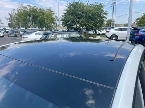 Used 2022 Tesla Model Y Long Range AWD/4WD image 11