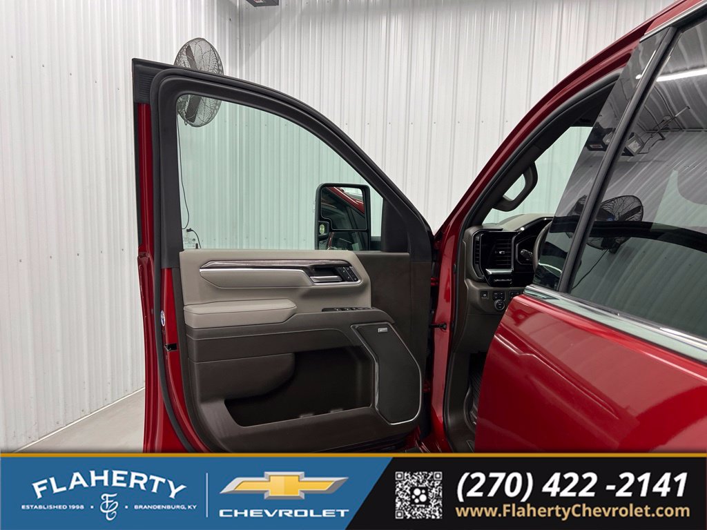 Used 2025 Chevrolet Silverado 3500 LTZ w/ LTZ Premium Package AWD/4WD image 8