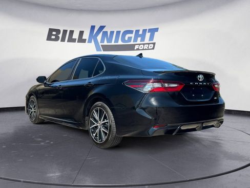 Used 2021 Toyota Camry SE FWD image 3