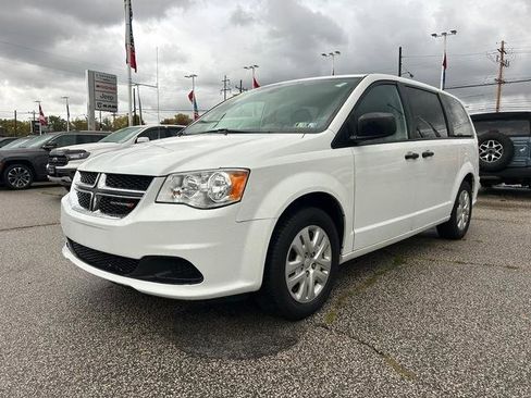 Used 2019 Dodge Grand Caravan SE w/ UConnect Hands-Free Group image 7