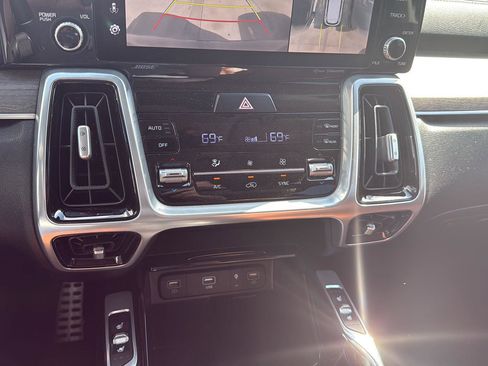 Used 2022 Kia Sorento SX Prestige w/ Rust Color Package AWD/4WD image 11