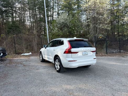 Used 2022 Volvo XC60 B5 Momentum image 6