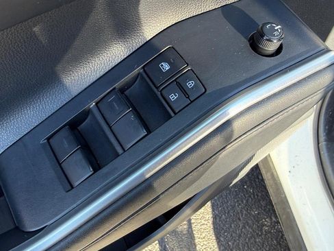 Used 2023 Toyota Highlander LE image 16