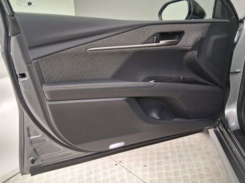 Used 2025 Toyota Camry XLE w/ Premium Plus Package image 21