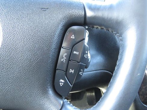 Used 2010 Cadillac DTS Luxury FWD image 22