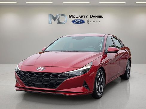 Used 2023 Hyundai Elantra SEL w/ Convenience Package FWD image 2