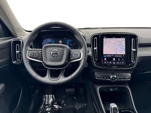 Certified 2025 Volvo XC40 B5 Plus AWD/4WD image 28