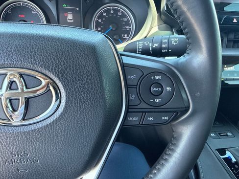 Used 2022 Toyota Venza LE AWD/4WD image 16