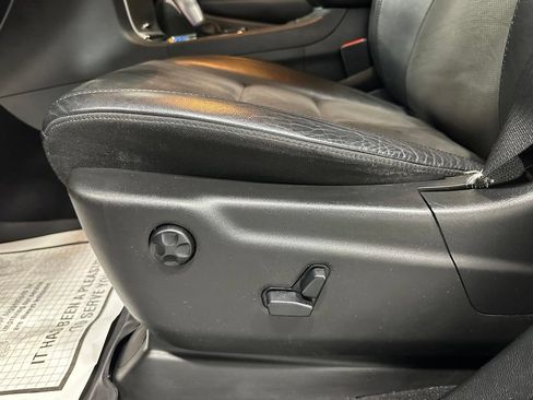 Used 2020 Jeep Grand Cherokee Altitude AWD/4WD image 12