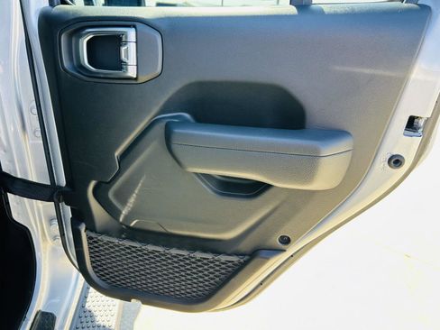 Used 2023 Jeep Wrangler Unlimited Rubicon w/ Cold Weather Group image 25