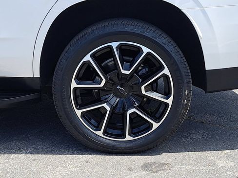 Used 2022 Chevrolet Tahoe RST w/ Luxury Package AWD/4WD image 37