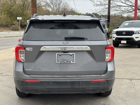 Certified 2021 Ford Explorer XLT image 6