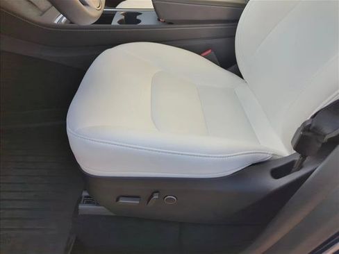 Used 2024 Tesla Model Y Performance AWD/4WD image 12