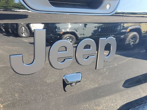 New 2025 Jeep Gladiator Sport image 7