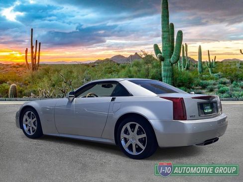 Used 2005 Cadillac XLR RWD image 5