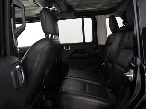 Used 2021 Jeep Wrangler Unlimited Sahara w/ Cold Weather Group image 15