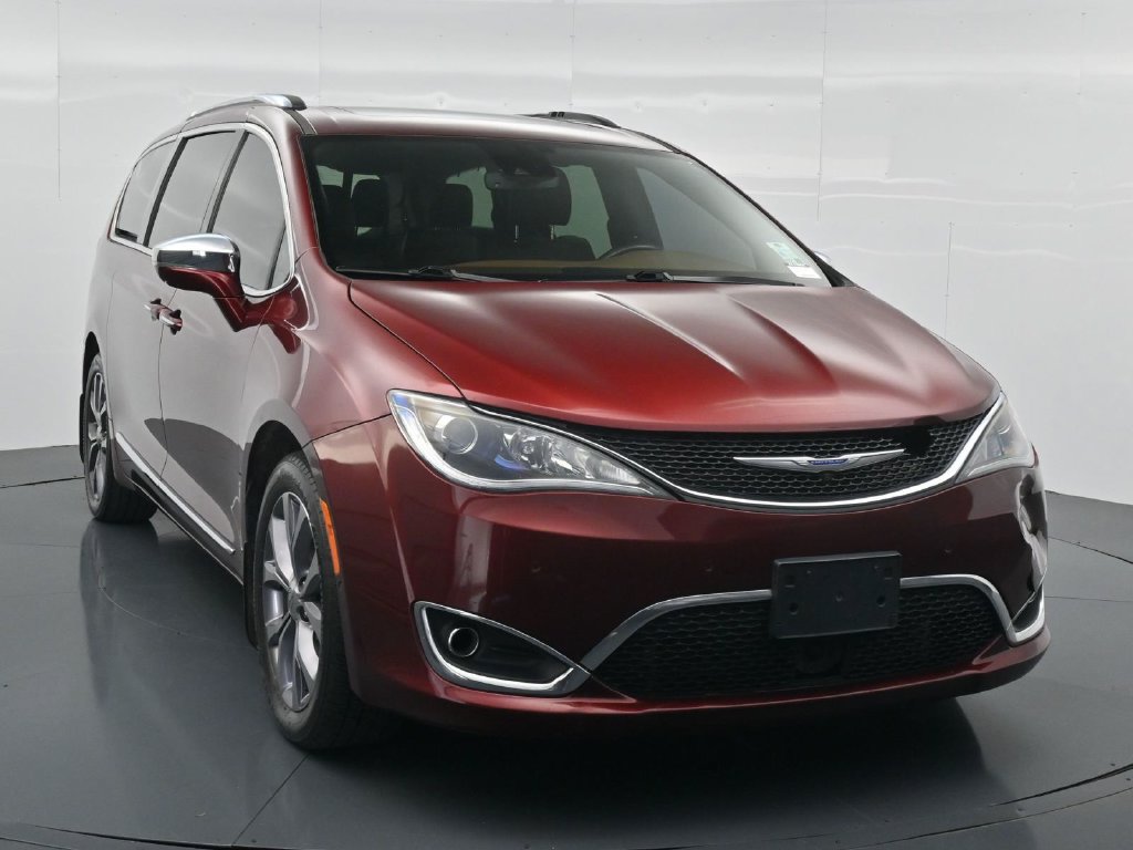 Used 2020 Chrysler Pacifica Limited w/ Tire & Wheel Group FWD image 3