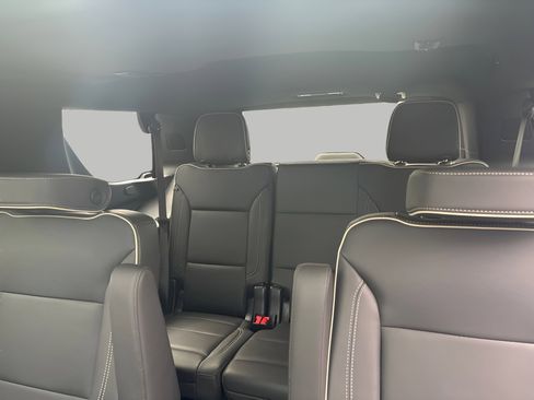 Used 2023 Chevrolet Tahoe Premier w/ Premium Package AWD/4WD image 18
