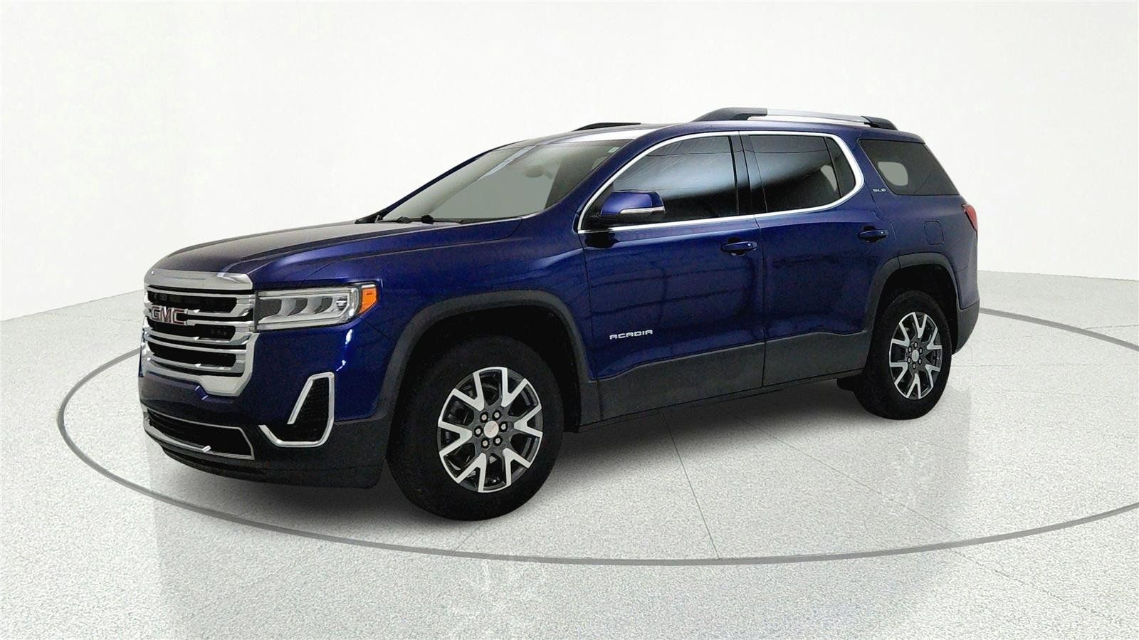 Used 2023 GMC Acadia SLE w/ Driver Convenience Package FWD image 3