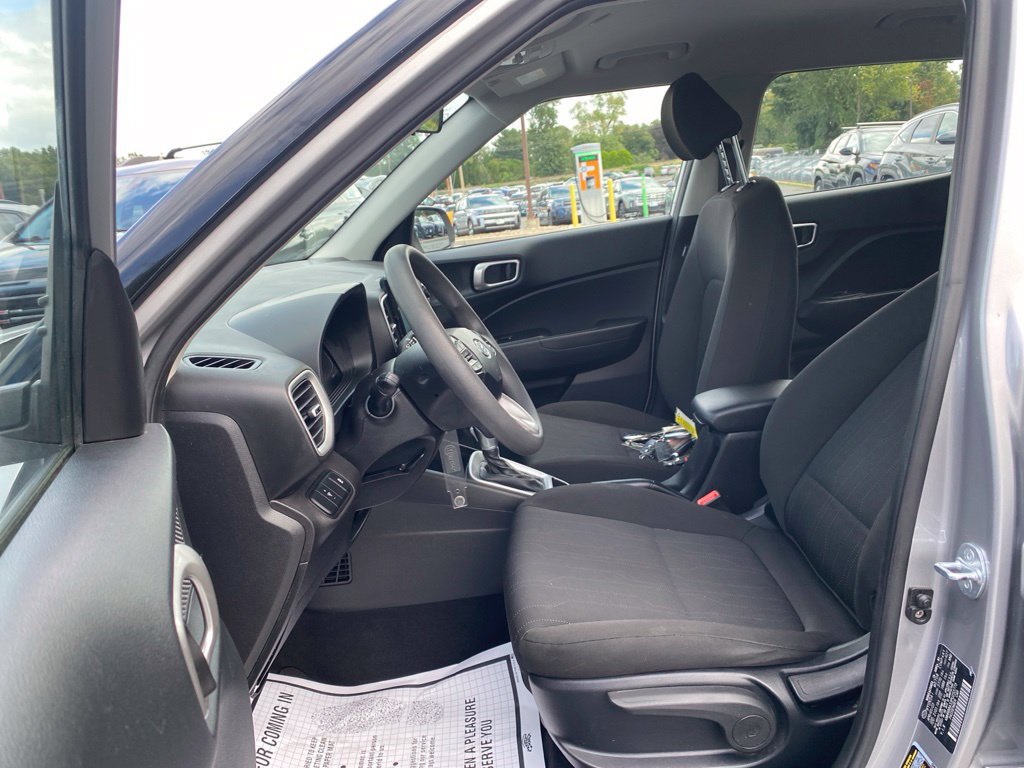 Certified 2023 Hyundai Venue SE FWD image 13