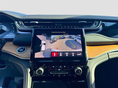 Used 2022 Jeep Grand Cherokee Summit image 11