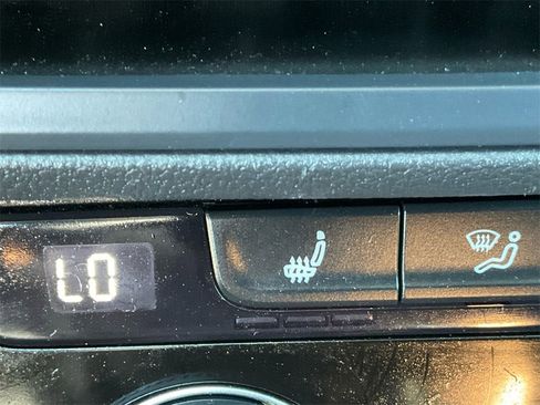 Used 2024 Volkswagen Jetta SE image 22