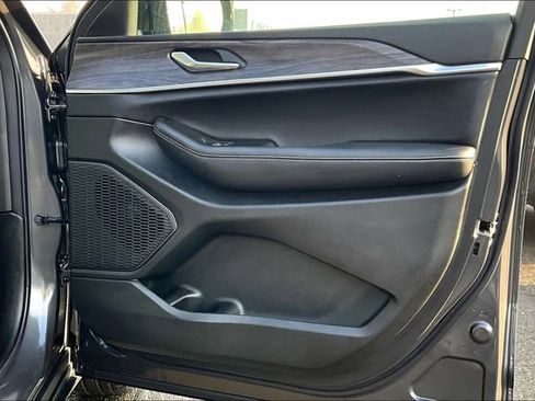 New 2025 Jeep Grand Cherokee Limited w/ Black Appearance Package image 26