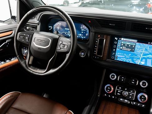 Used 2024 GMC Yukon Denali Ultimate image 11