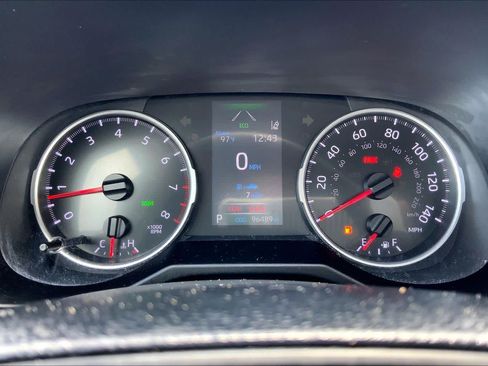 Used 2020 Toyota RAV4 XLE AWD/4WD image 25