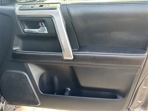 Used 2016 Toyota 4Runner SR5 image 10