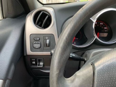 Used 2006 Pontiac Vibe w/ Sport Package FWD image 31