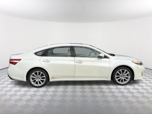 Used 2013 Toyota Avalon Limited image 18