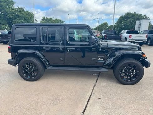 Used 2023 Jeep Wrangler Unlimited Sahara AWD/4WD image 5