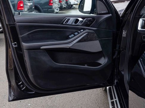 Used 2025 BMW X7 xDrive40i image 8