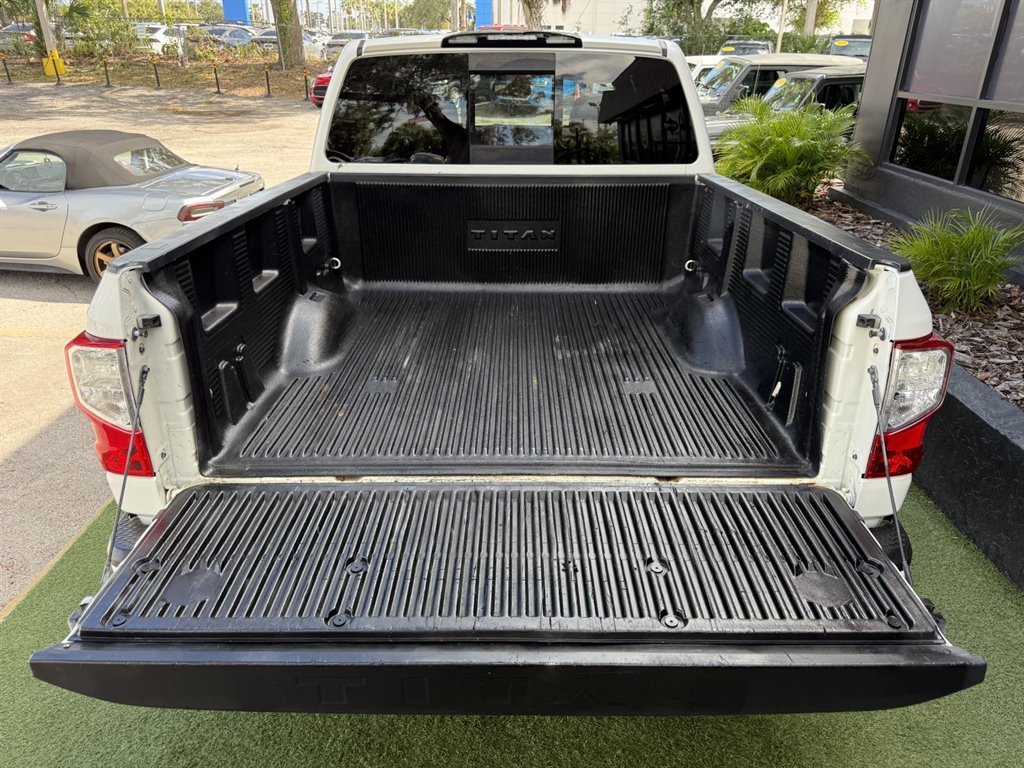 Used 2018 Nissan Titan SV w/ SV Convenience Package AWD/4WD image 7